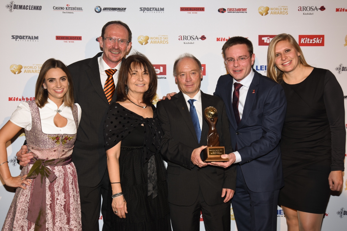 A vendéglátó és egyben Ausztria legjobbja, Kitzbühel síterepének csapata