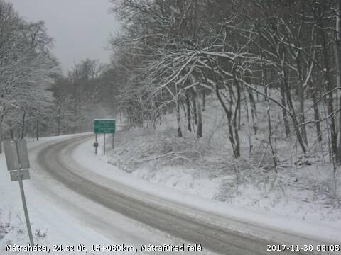 Mátraházán az éjjel 15 cm hó hullott | Fotó: Magyar Közút NZRt.