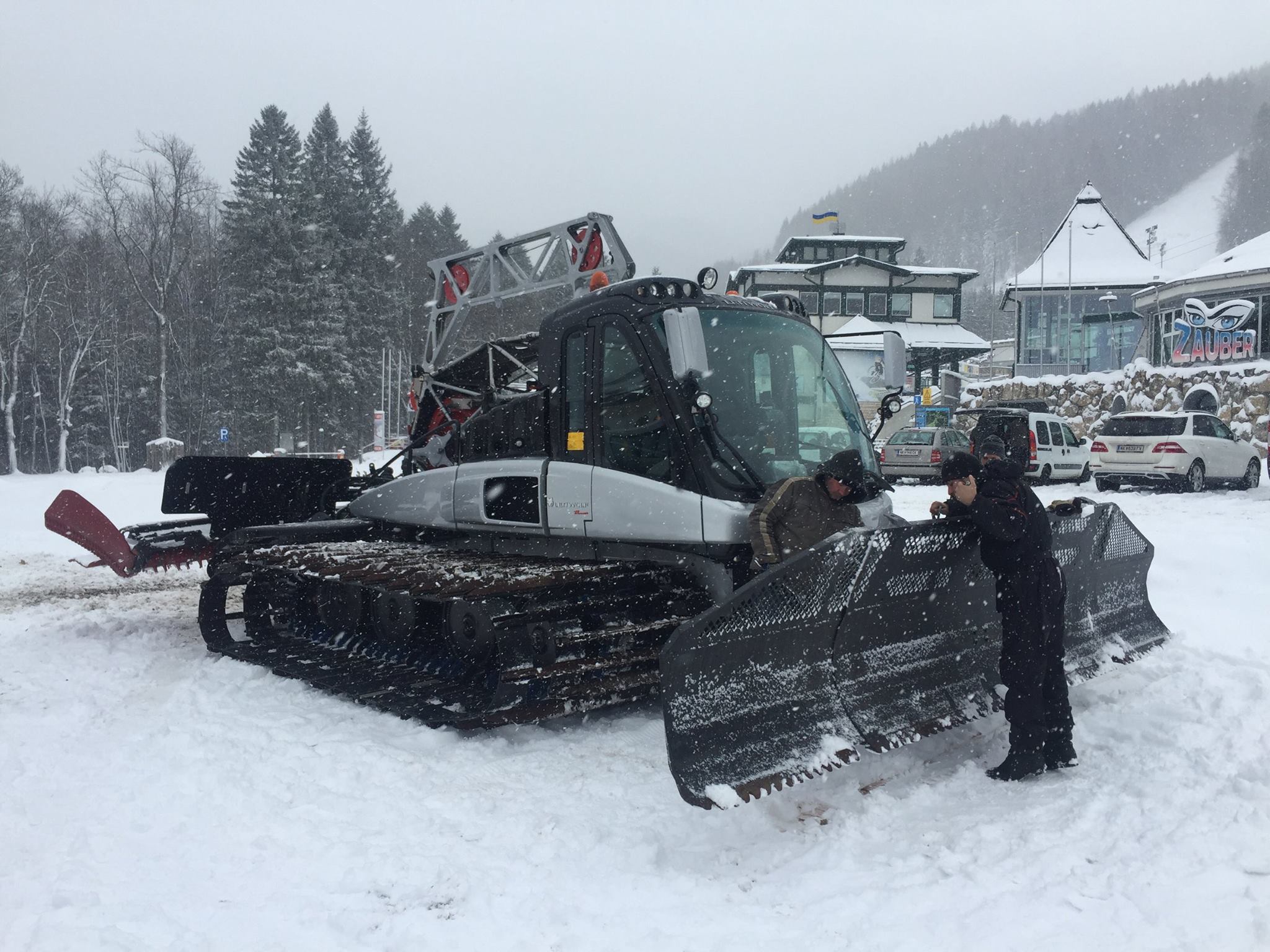 Kívülről nem látszik semmi, új ratrak érkezett a héten