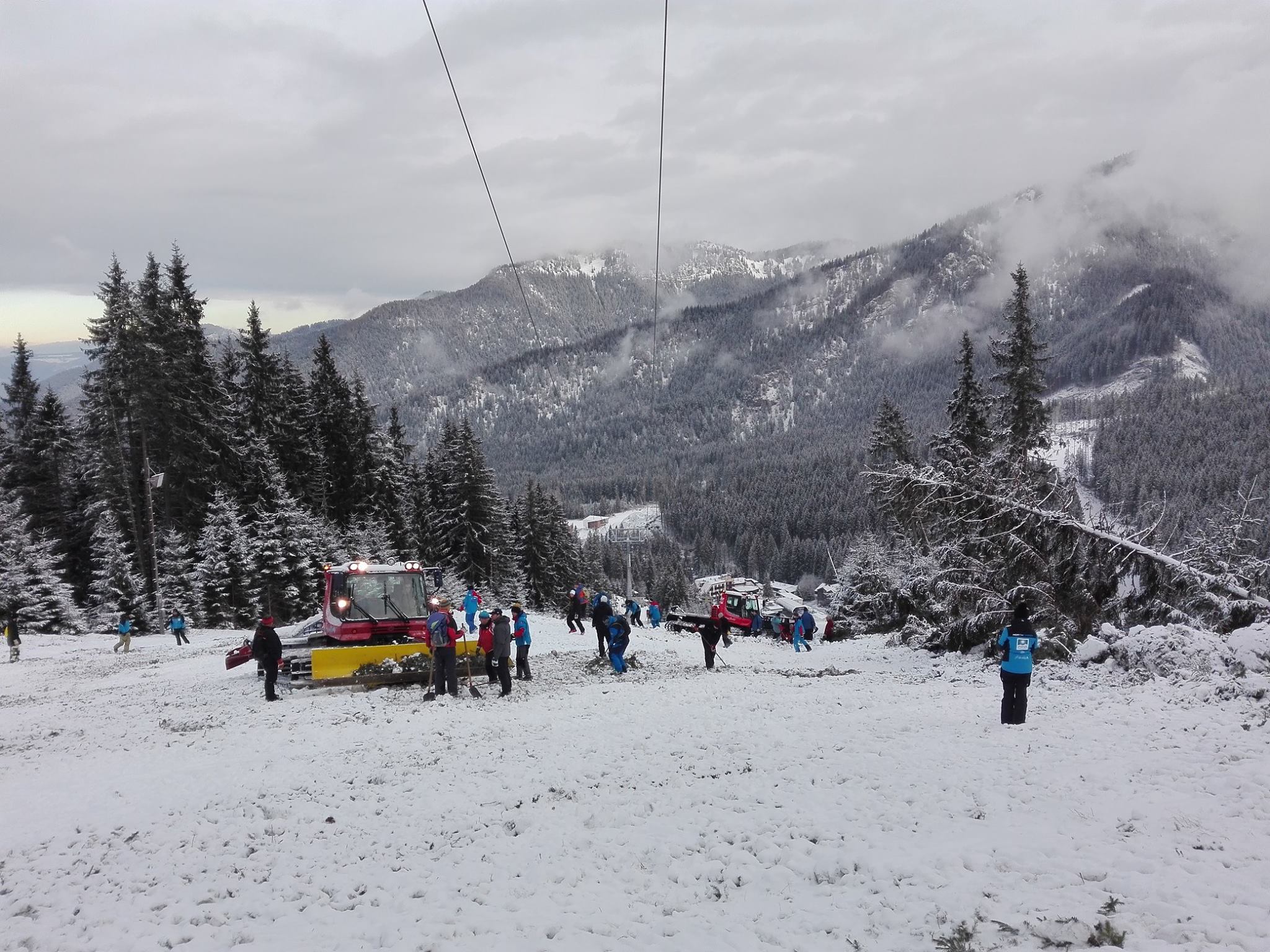 Meg kellett tisztítani néhány pályát