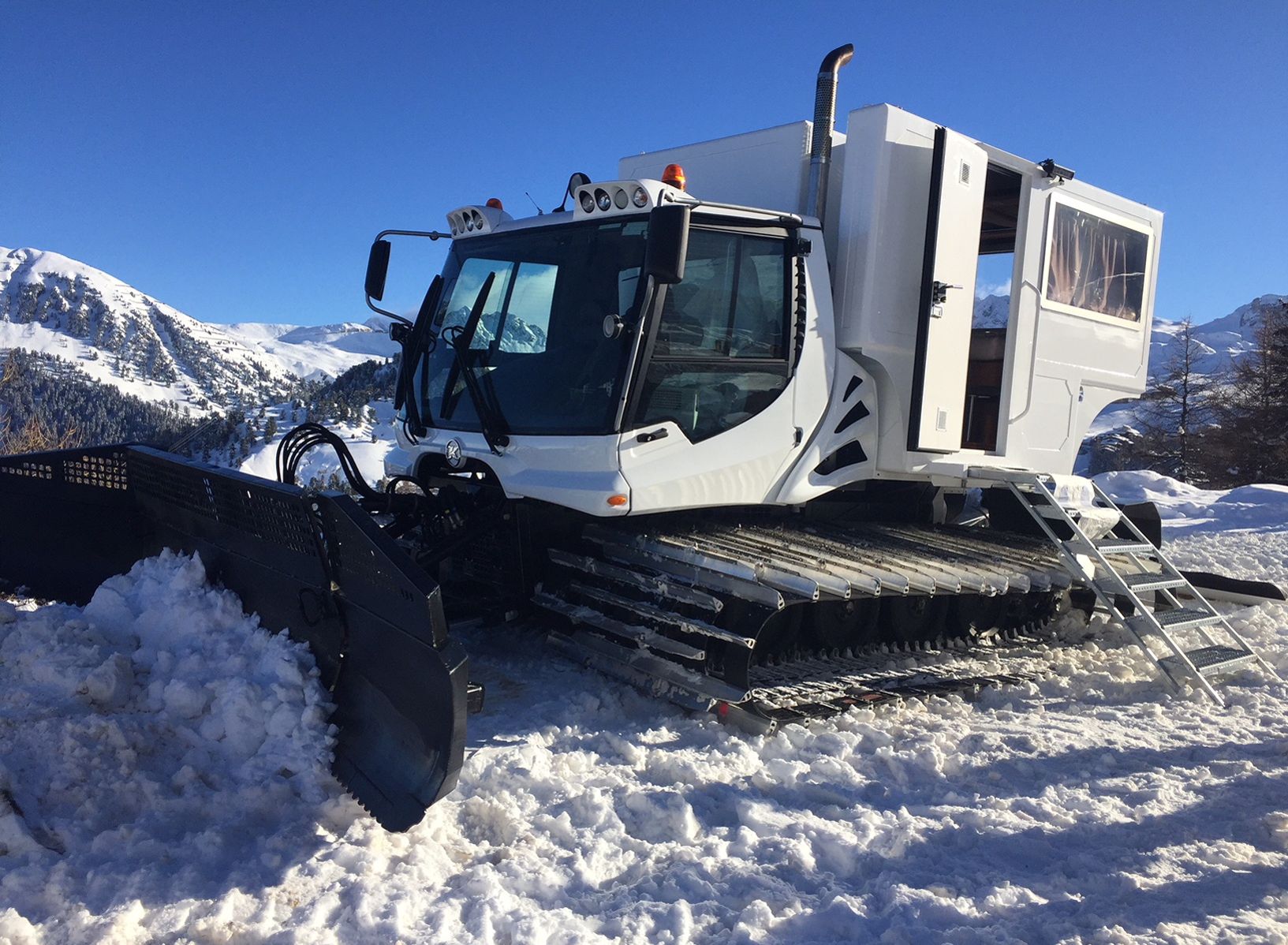 Az átalakított ratrak kívülről