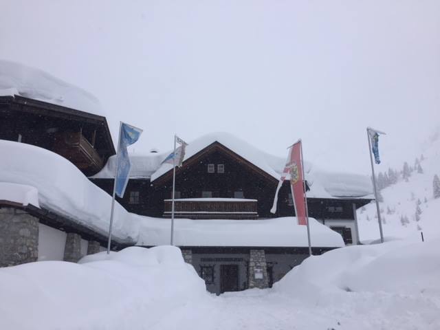 Arthurhaus - csütörtöki kép, azóta elzárva a síterep - fotó: Berghotel Arthurhaus