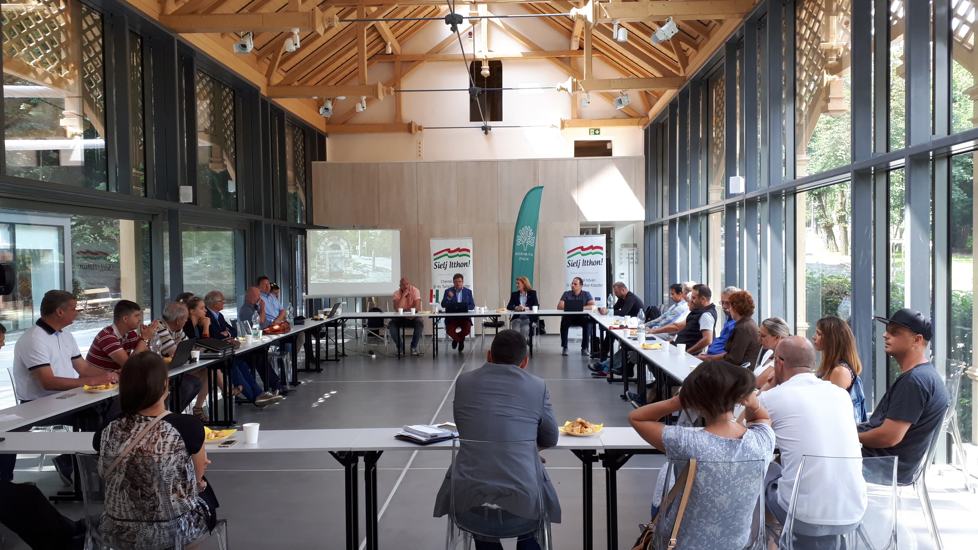 A nemrégen felújított Lóvasút Kulturális és Rendezvényközpont adott otthont a Chernel Síklaszter éves közgyűlésének a Zugligeti úton. Fotó: W.A.