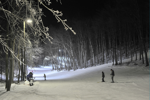 Esti síelés Eplényben