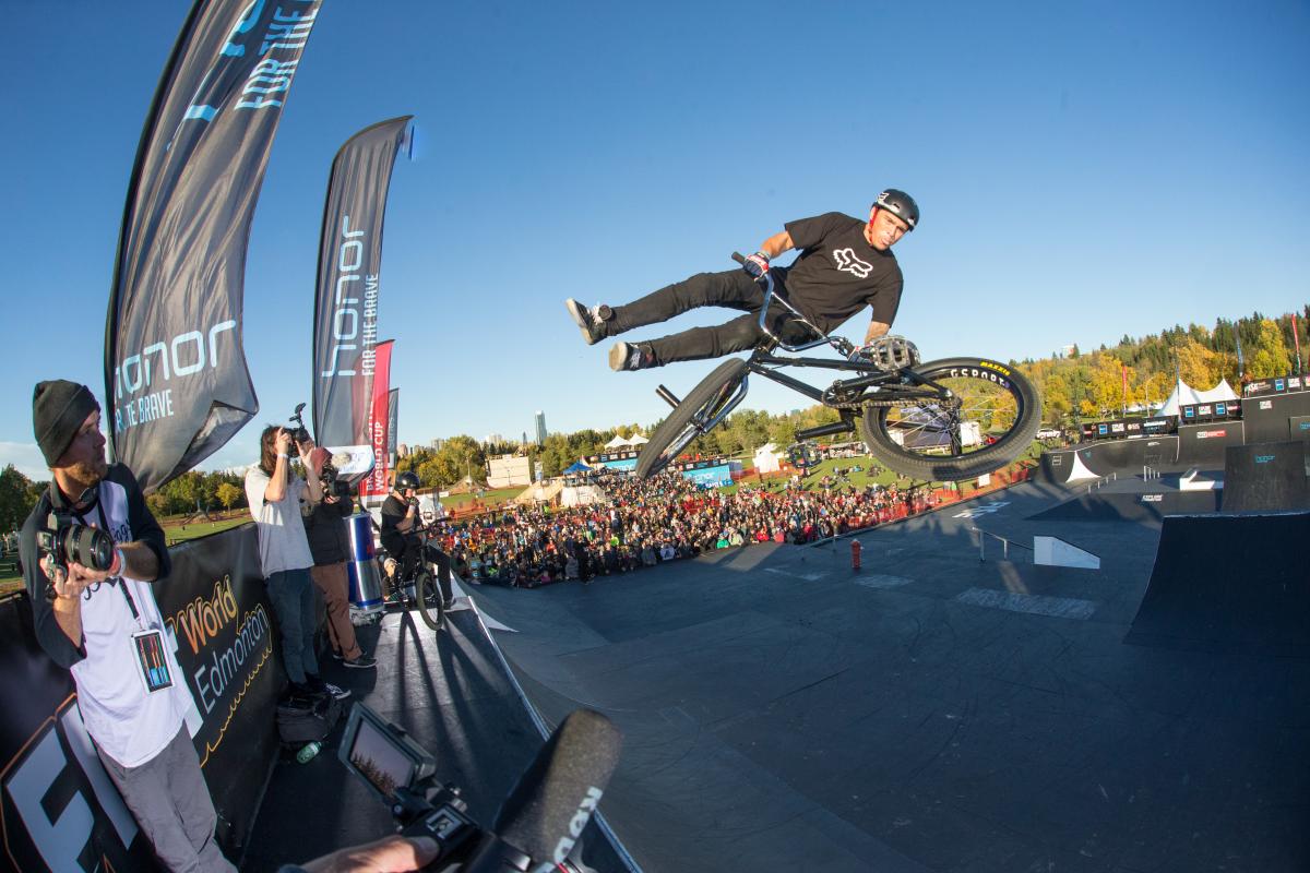 A szponzorok segítsége nagyon fontos a versenyzőknek