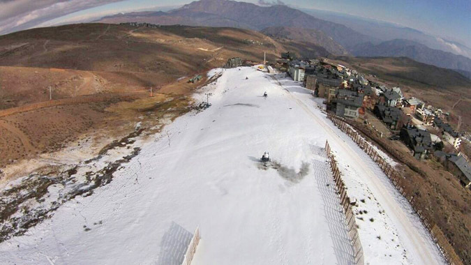 Csak a pályán van némi műhó - Fotó: La Parva Csak a pályán van némi műhó - Fotó: La Parva
