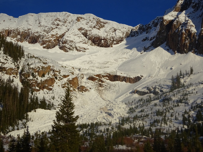 Lavina a Mt Kennedy közelében - Fotó: CAIC