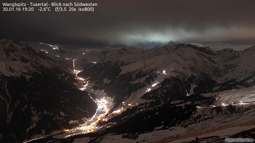 Fekete fellegek a Tuxi völgy felett - fotó:foto-webcam-eu