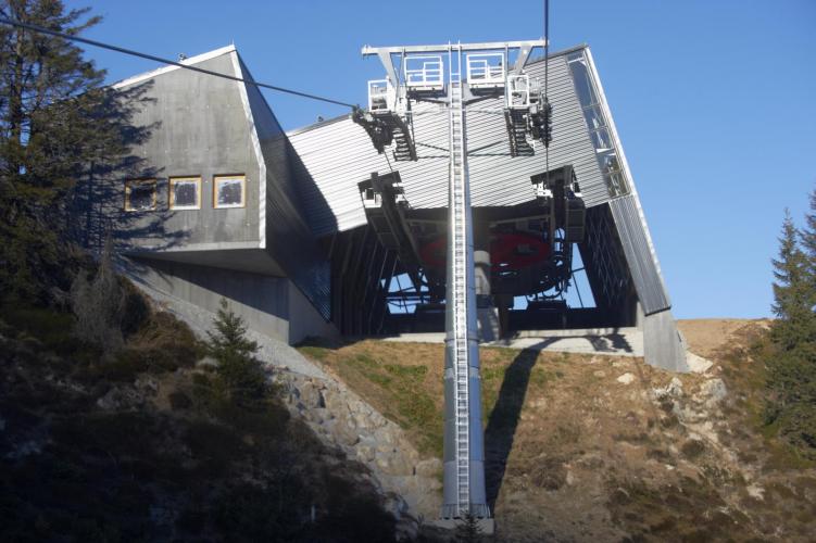 Középállomás Középállomás