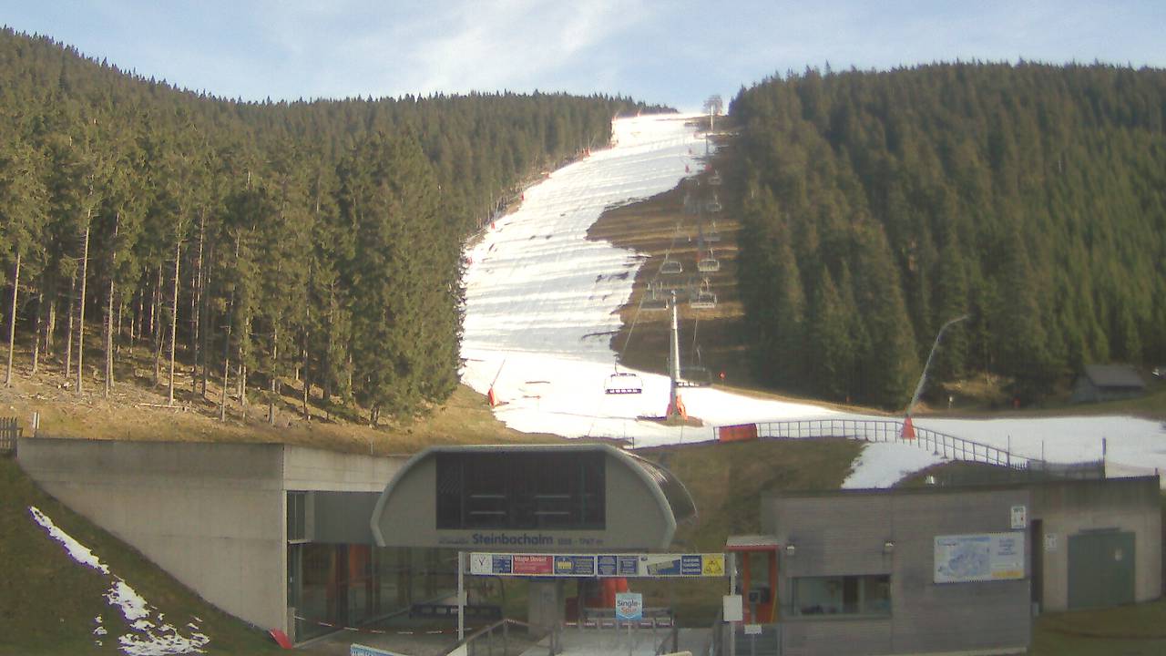 Stuhlecken kevés a hó, ellenben üresek a pályák!