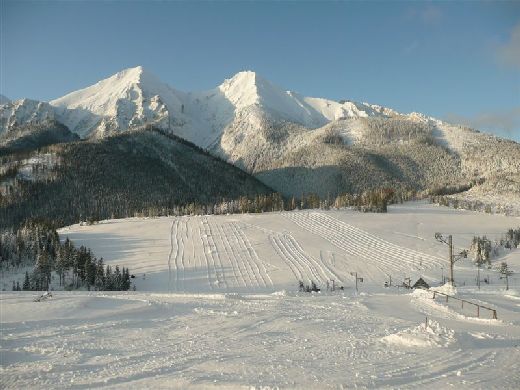 Készítik a pályákat Strednica (Zdiar) síterepén péntek reggel