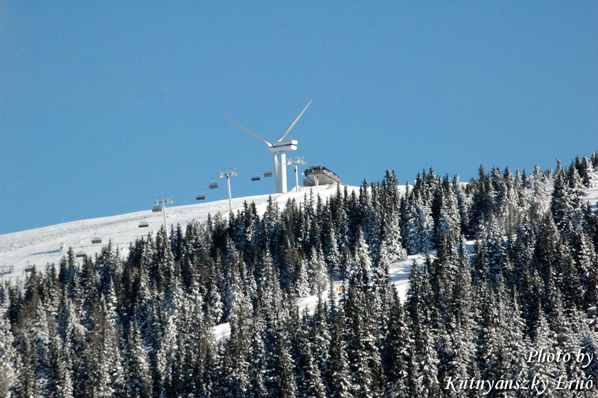 A 2010/11-es évadra átadott 6-üléses felső állomása