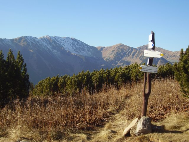 Szkalka novemberi hóval