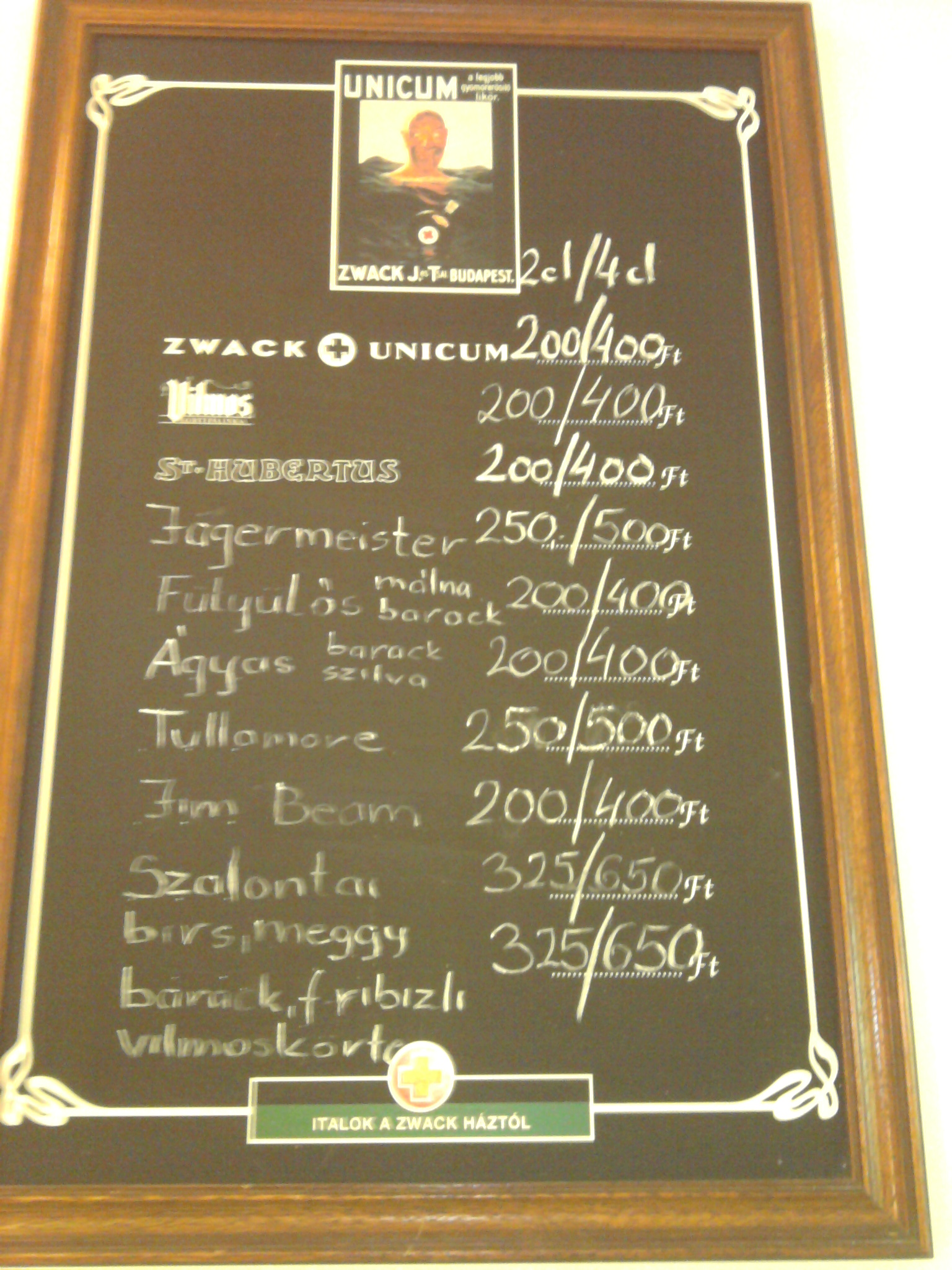 a magashegyi "hütte" rablókapitalista árai...  :DDD