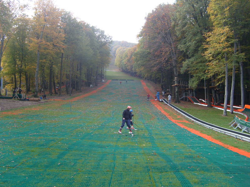 A műanyag sípálya 2009 októberében