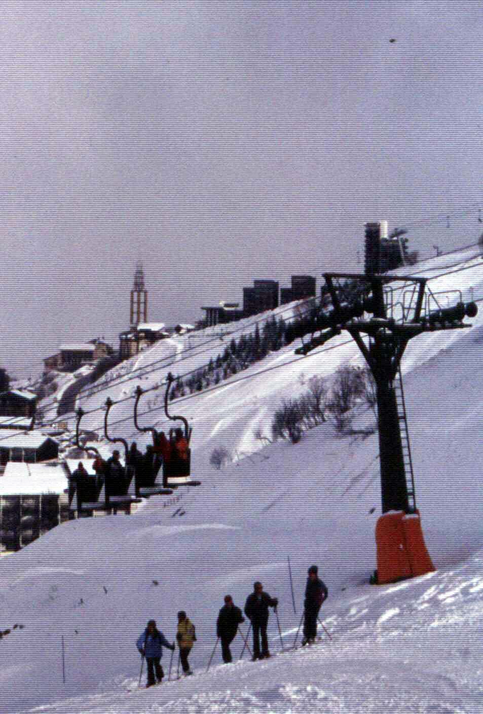 Menuires-ből a Crosette átkelő lift, a Masset-1 kabinos lifthez