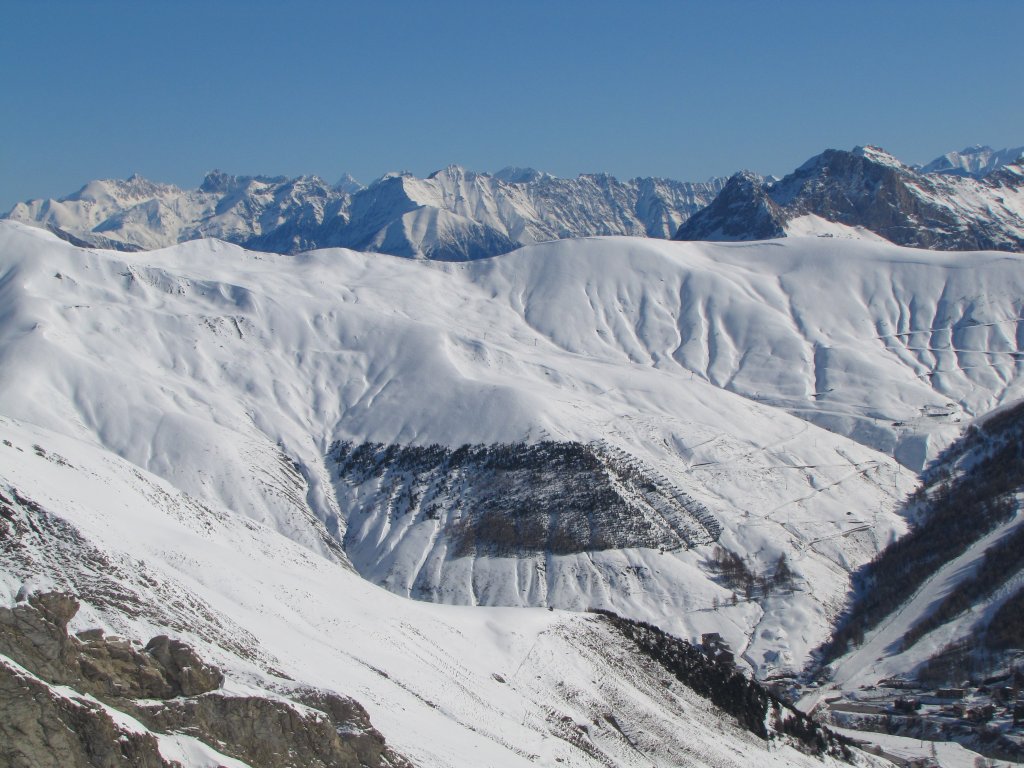 Lent Foux d'Allos, felette a hágóra kanyargó műút