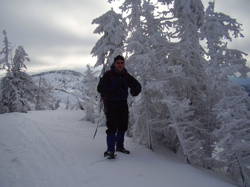 ide felhoztam egy kis lécet, jó lesz a fák közt lefelé