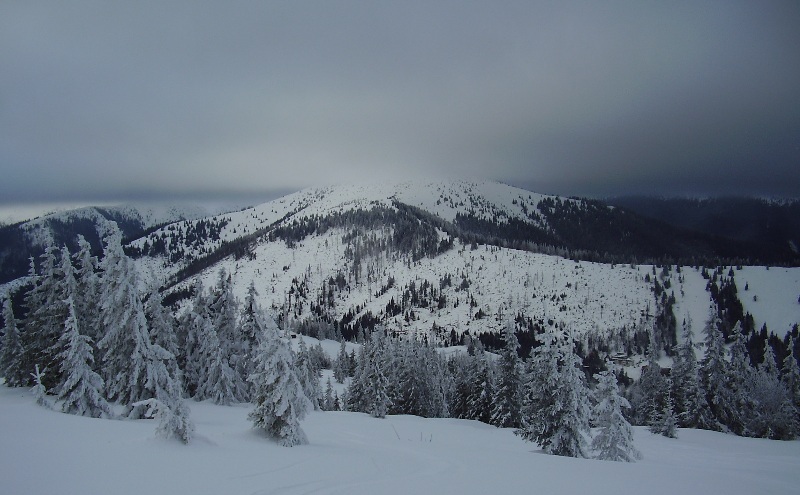 szemben a Lajstroh, még mindíg felhőben