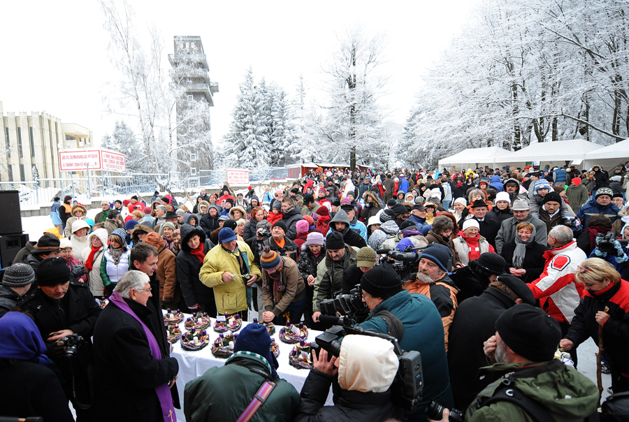 2010. november 28-án friss hó várta a több száz érdeklődőt a Kékes tetején.