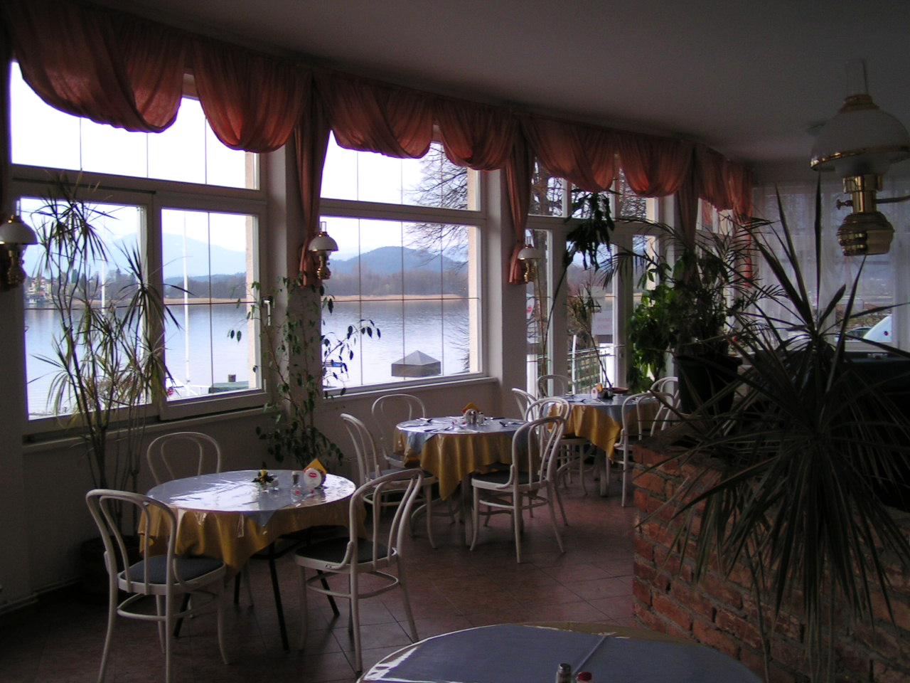 Aichelberghof étkezője reggel