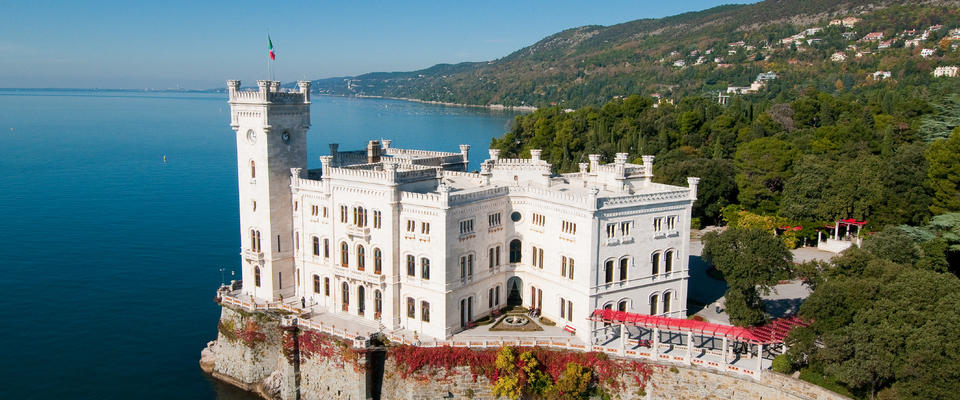 A Miramare kastély a Trieszti-öbölben