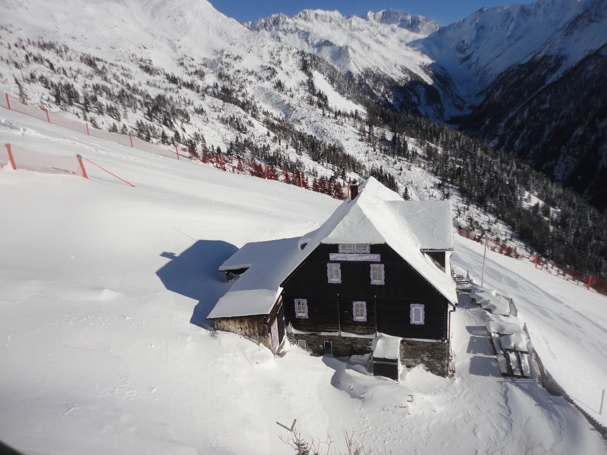 ankogel-mittelstation-hutte.JPG