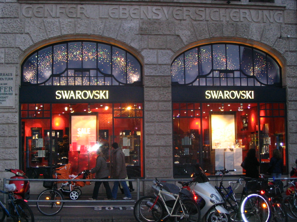 Swarovski kristály szaküzlet