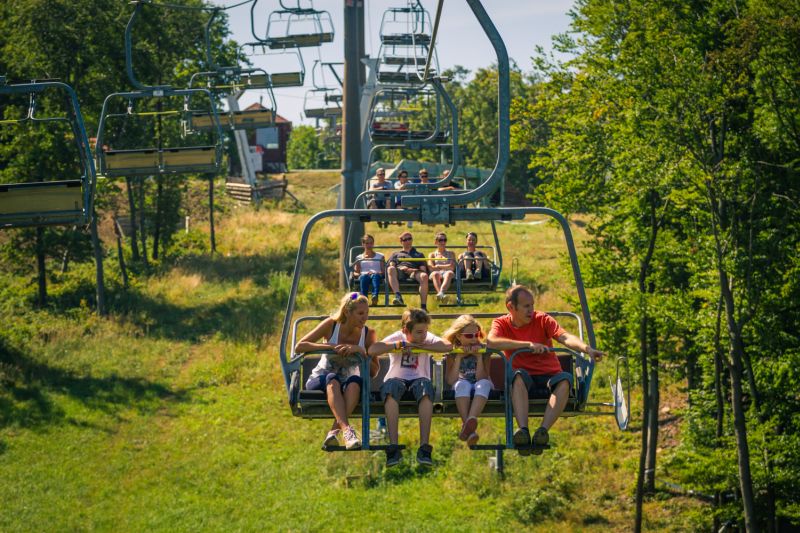Libegőzik a család Eplényben