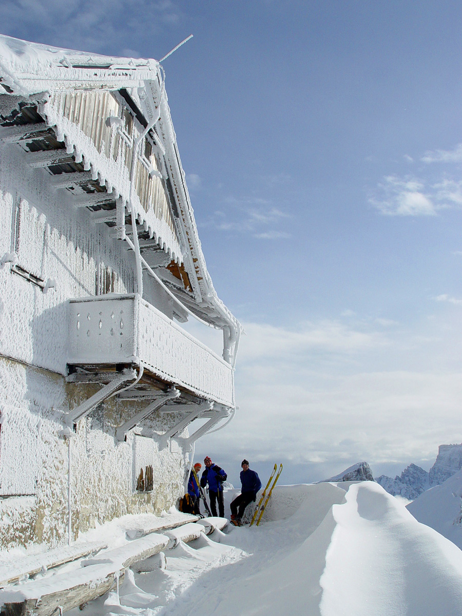 CortinadAmpezzo_RifugioNuvolau_inverno.jpg