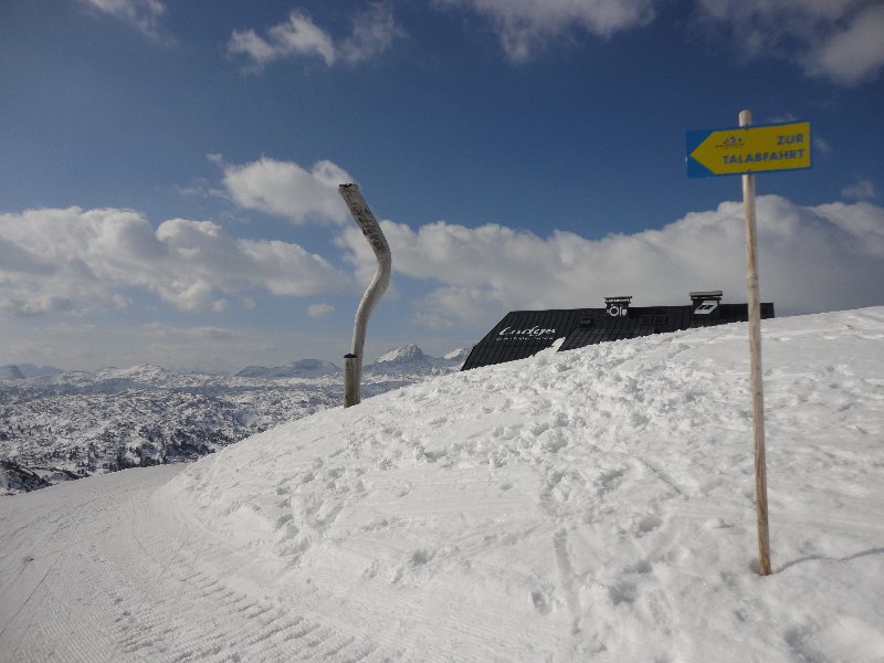 Már látszik szállásunk, a Lodge teteje