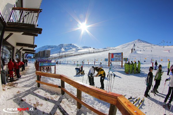Napsütés és porhó El Coloradóban (Chile) - Fotó Nevasport