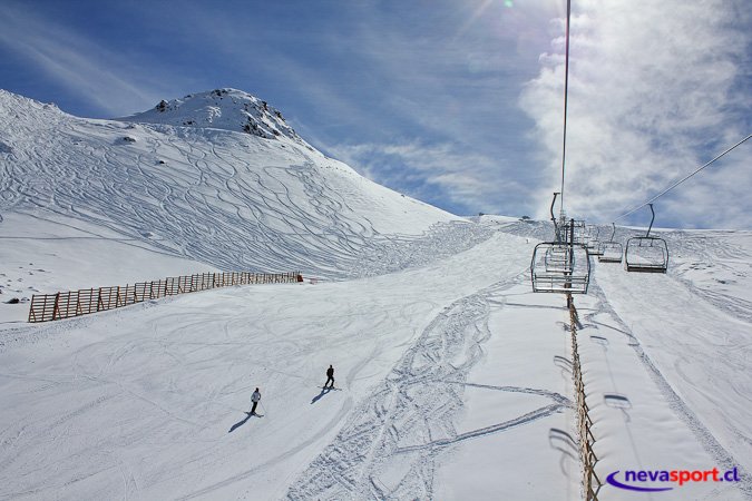 Napsütés és porhó La Parvaban (Chile) - Fotó Nevasport