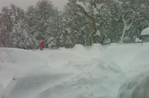 Ez egy parkoló lenne autókkal - Rekord hó Chilében - Fotó Nevasport