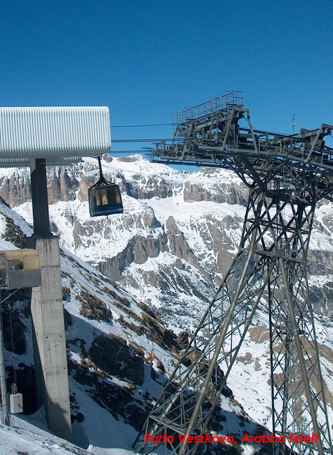 Arabba-ból feljövő lift a Fedaia-hágó felé, majd tovább le Malga Ciapela-ba