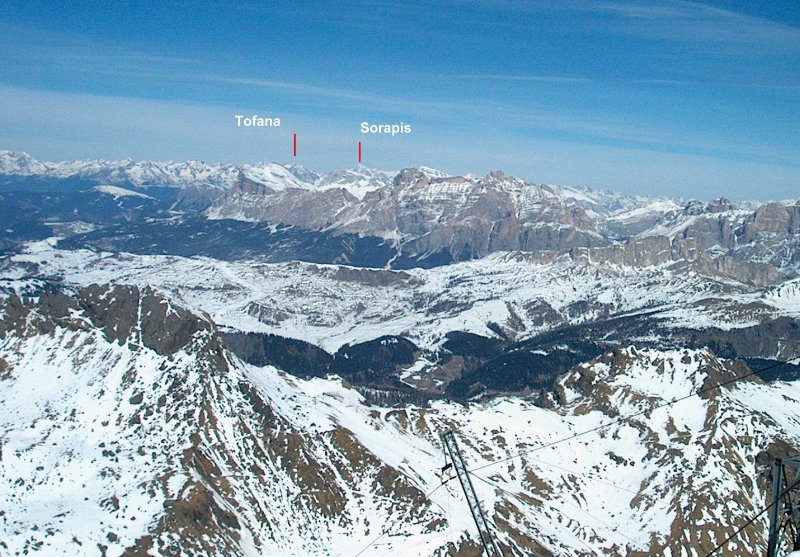 Sellától jobbra pedi Cortina irányába