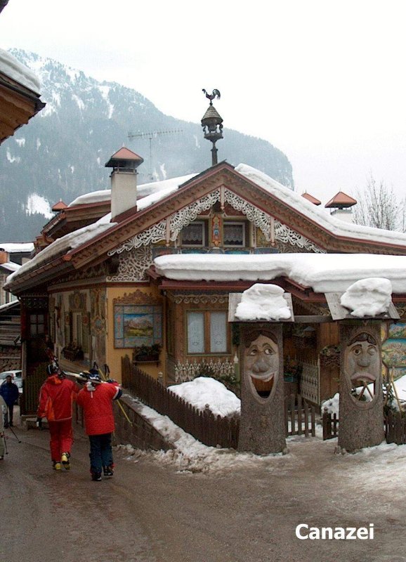 Különleges házak és tárgyak az utcákon