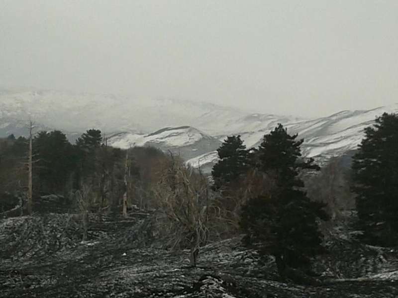 Hamuval vastagon betemetett hótakaró (www.cataniatoday.it)