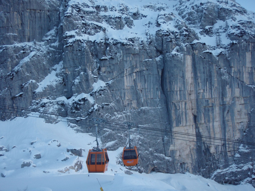 A SELLAI MODERN FELVONÓ