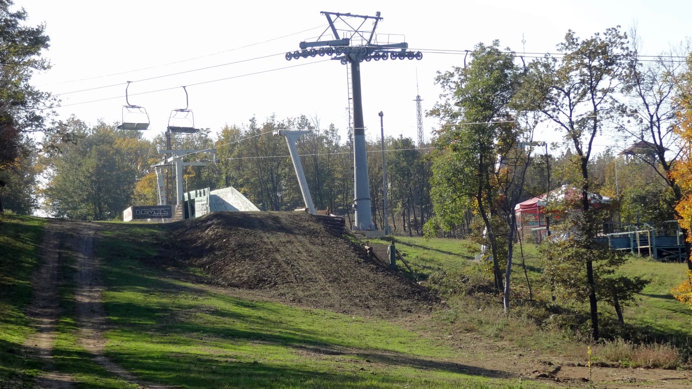 csákányos érkező feltöltés