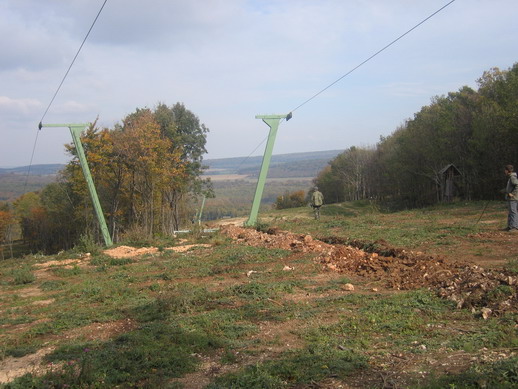 dolgoztak-a-legtetejen.jpg