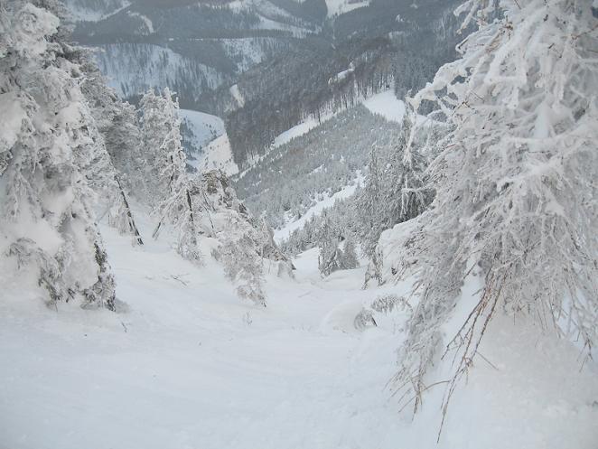 A felső rész meredek és sziklákkal tarkított,; igazi kihívás