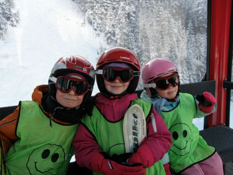 Utazás kényelmes kabinban, itt éppen Wagrain síterepén - www.sielj3000meteren.hu