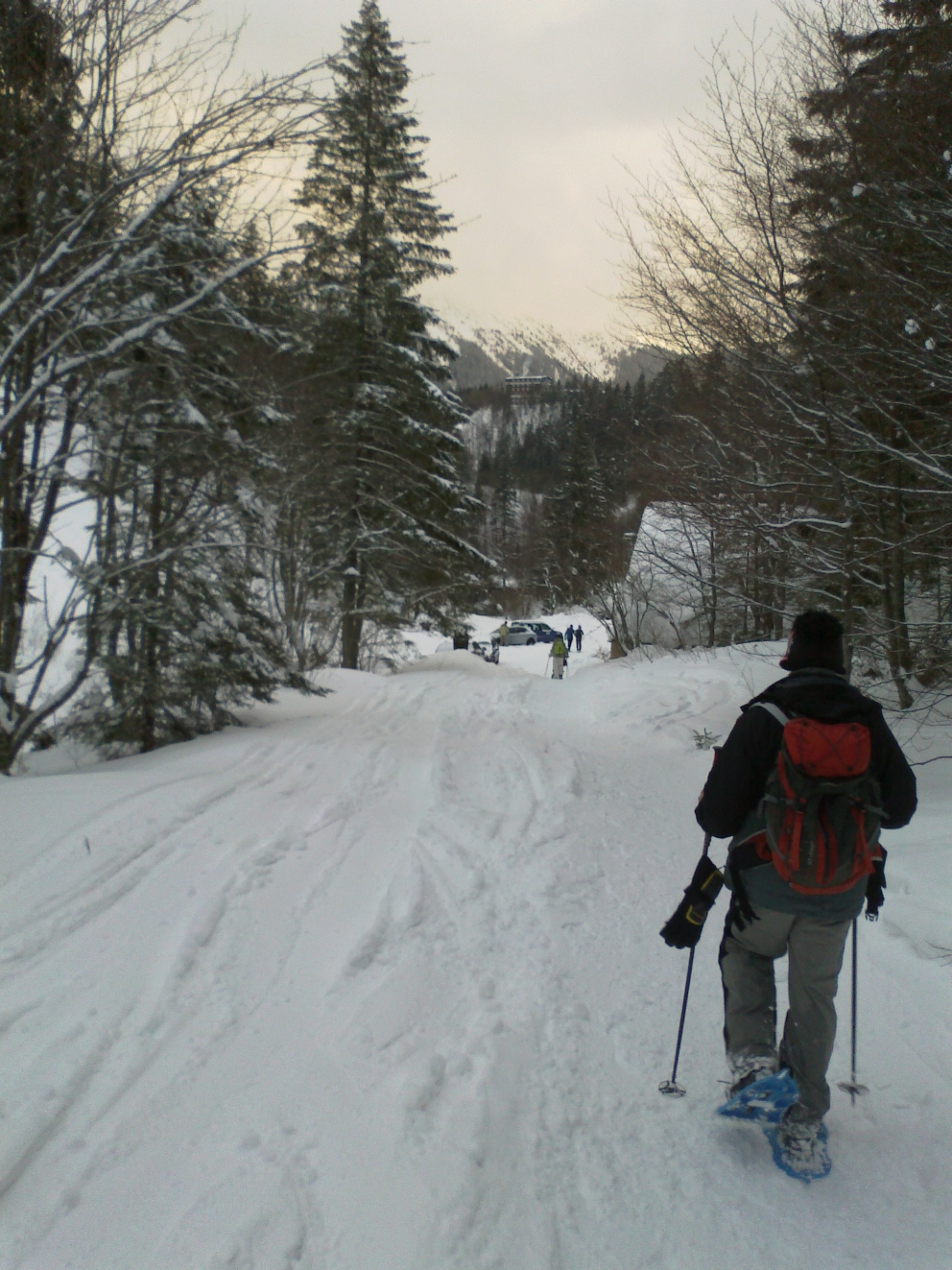Az ott már a parkoló és a busz. Amin a száraz cucc meg jóféle ital vár.