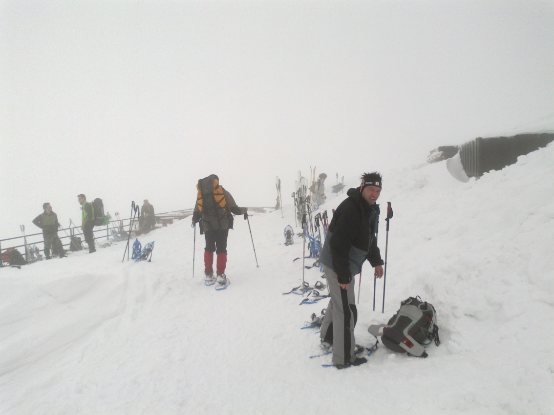 Rövid pihi hóesésben a menedékháznál.