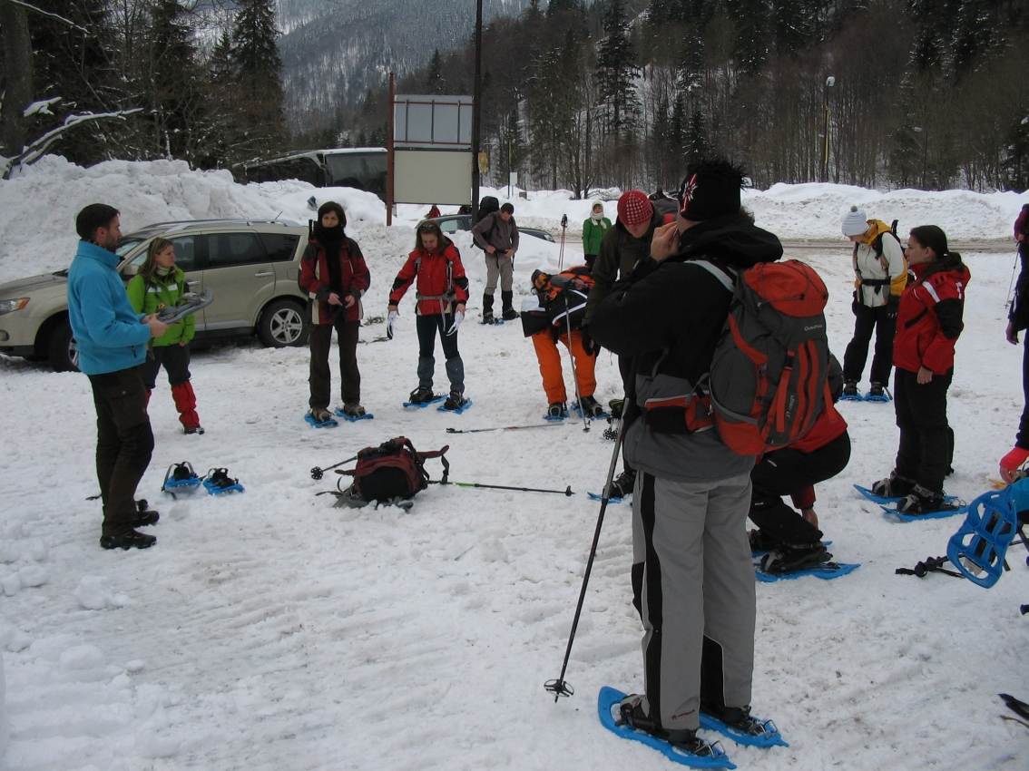Oktatás a hótalpak használatáról ,