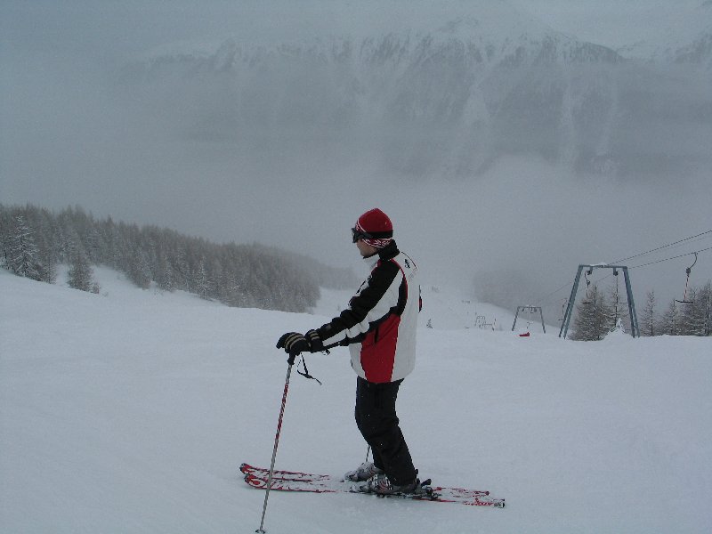 Felhők alatt, felhők felett