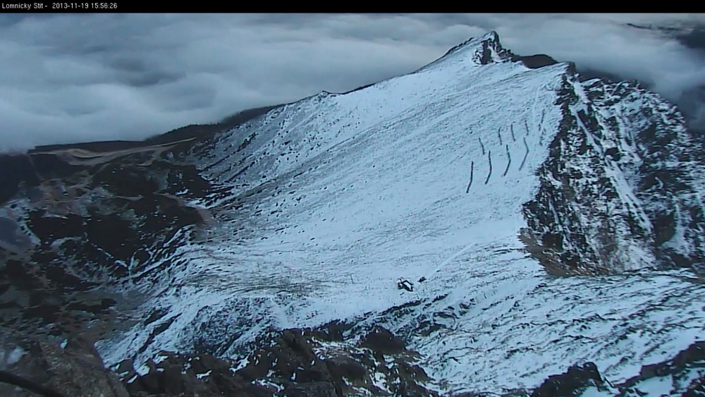 Tegnapi webkameraképen a Lomnici-nyereg oldala