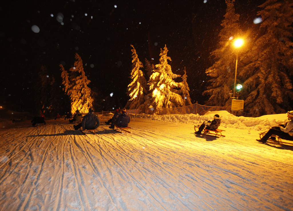 Ki kell próbálni az élvezetes lesiklást Hochwurzen 7 km hosszú villanyfényes szánkópályáján!