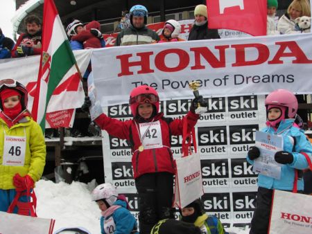 A dobogó tetején, fülig mosollyal:)